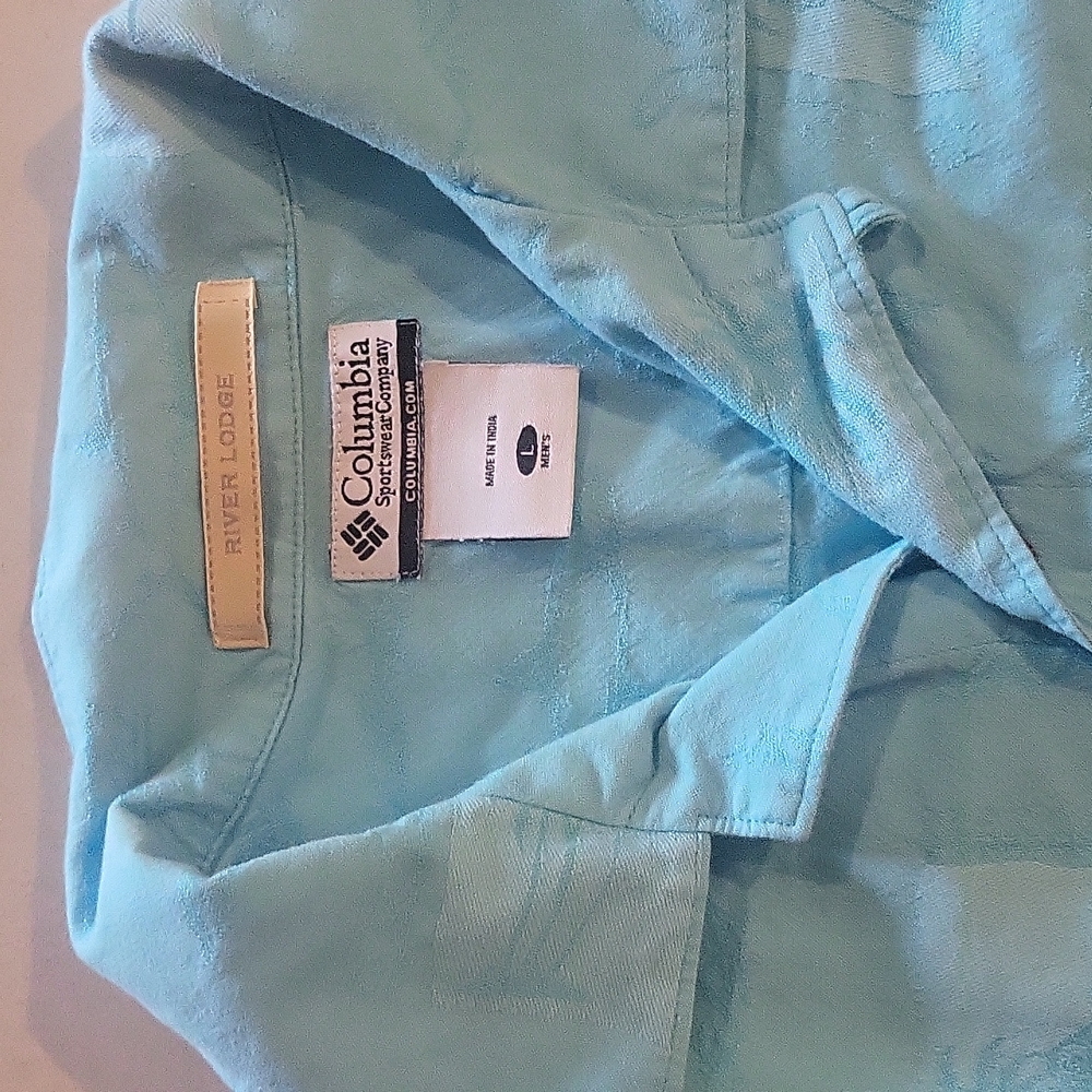 Columbia button up . - Picture 2 of 5